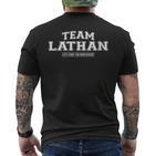 Damen Team Lathan Stolzer Familiennachname Nachname Geschenk Mit-Ausschnitt T-Shirt mit Rückendruck