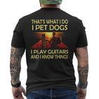 Das Ist Was Ich Mache Ich Pet Dogs Ich Spielen Gitarren Und Ich Weiß Dinge T-Shirt mit Rückendruck