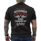 Mccormick Blood Runs Through Myeins Last Name Family T-Shirt mit Rückendruck