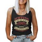 Women's Achtung Es Ist Ein Schmitz Ding Surname Name Plate Tank Top Frauen