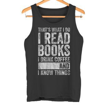 Damen Das Ist Was Ich Mache Ich Lese Bücher Ich Trinke Kaffee Ich Weiß Dinge Mit-Ausschnitt Tank Top - Geschenkecke