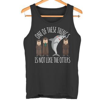 Damen Lustiger Hai Eines Dieser Dinge Ist Nicht Wie Die Otter Mit-Ausschnitt Tank Top - Geschenkecke