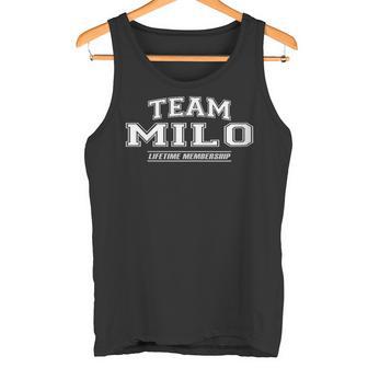 Damen Team Milo Stolzer Familienname Nachname Geschenk Mit-Ausschnitt Tank Top - Geschenkecke