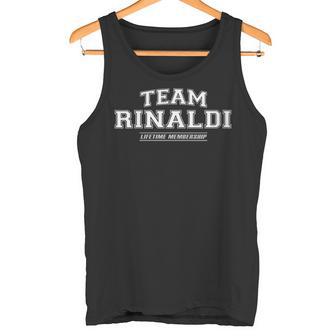 Damen Team Rinaldi Stolzer Familiennachname Nachname Geschenk Mit-Ausschnitt Tank Top - Geschenkecke