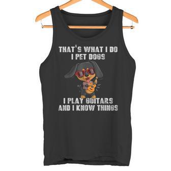 Das Ist Was Ich Mache Ich Streichle Hunde Ich Spiele Gitarre Und Ich Weiß Dinge Tank Top - Geschenkecke