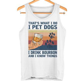 Das Ist Was Ich Mache Ich Pet Dogs Ich Trinke Bourbon Ich Weiß Dinge Tank Top - Geschenkecke