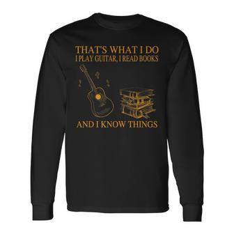 Das Ist Was Ich Mache Ich Spiele Gitarre Ich Lese Bücher Ich Weiß Dinge Langarmshirts - Geschenkecke