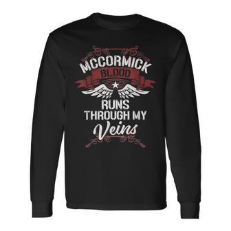 Mccormick Blood Runs Through Myeins Last Name Family Langarmshirts - Geschenkecke