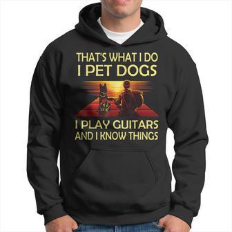 Das Ist Was Ich Mache Ich Pet Dogs Ich Spielen Gitarren Und Ich Weiß Dinge Kapuzenpullover - Geschenkecke