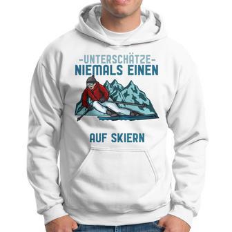 Unterschätze Niemals Einen Alten Mann Auf Skis I Skiing Long-Sleeved Kapuzenpullover - Geschenkecke