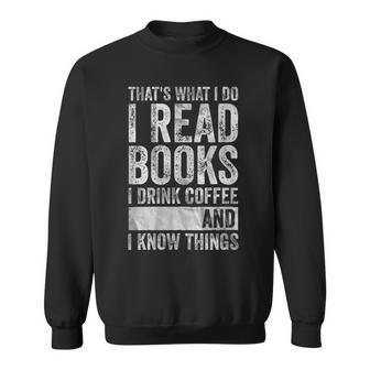 Damen Das Ist Was Ich Mache Ich Lese Bücher Ich Trinke Kaffee Ich Weiß Dinge Mit-Ausschnitt Sweatshirt - Geschenkecke