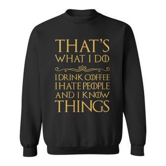 Damen Das Ist Was Ich Mache Ich Trinke Kaffee Ich Hasse Leute Ich Weiß Dinge Mit-Ausschnitt Sweatshirt - Geschenkecke