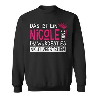 Damenorname Nicole Name Namenstag Spruch Das Ist Ein Nicole Ding Mit-Ausschnitt Sweatshirt - Geschenkecke