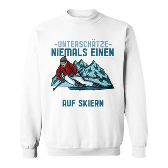 Unterschätze Niemals Einen Alten Mann Auf Skis I Skiing Long-Sleeved Sweatshirt - Geschenkecke