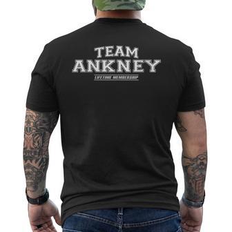 Damen Team Ankney Stolzer Familienname Nachname Mit-Ausschnitt T-Shirt mit Rückendruck - Geschenkecke