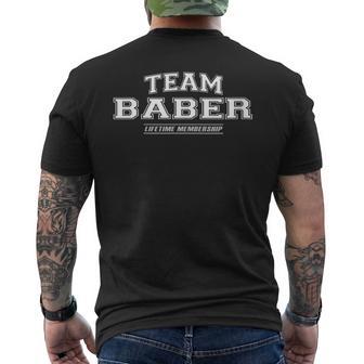 Damen Team Baber Stolzer Familiennachname Nachname Geschenk Mit-Ausschnitt T-Shirt mit Rückendruck - Geschenkecke