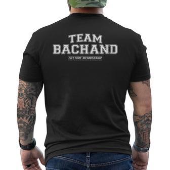 Damen Team Bachand Stolzer Familienname Nachname Geschenk Mit-Ausschnitt T-Shirt mit Rückendruck - Geschenkecke