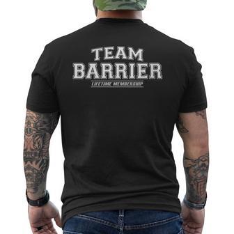 Damen Team Barrier Stolzer Familiennachname Nachname Geschenk Mit-Ausschnitt T-Shirt mit Rückendruck - Geschenkecke