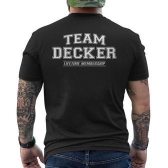 Damen Team Decker Stolzer Familienname Nachname Geschenk Mit-Ausschnitt T-Shirt mit Rückendruck - Geschenkecke