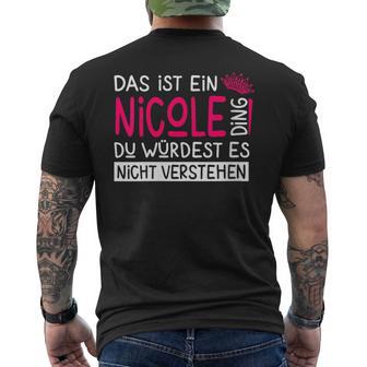 Damenorname Nicole Name Namenstag Spruch Das Ist Ein Nicole Ding Mit-Ausschnitt T-Shirt mit Rückendruck - Geschenkecke