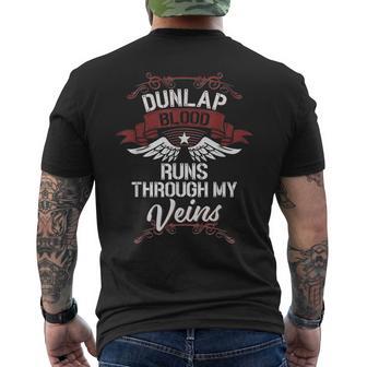 Dunlap Blood Runs Through Myeins Nachname Family T-Shirt mit Rückendruck - Geschenkecke