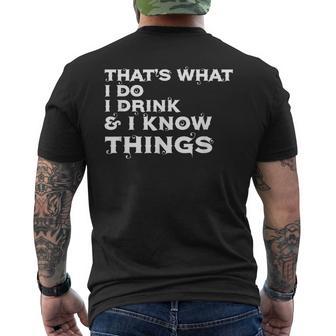 Lustig Das Ist Was Ich Trinke Und Ich Weiß Dinge T-Shirt mit Rückendruck - Geschenkecke