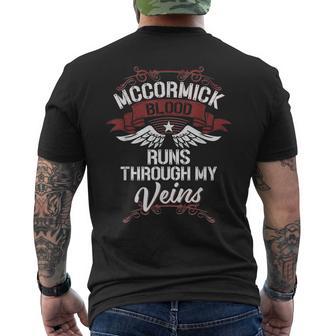 Mccormick Blood Runs Through Myeins Last Name Family T-Shirt mit Rückendruck - Geschenkecke