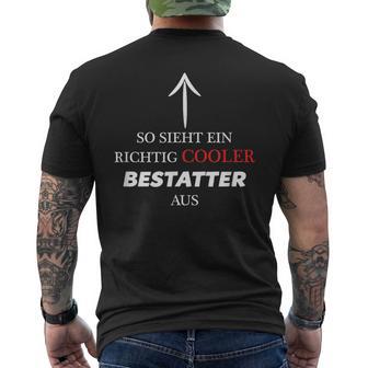 So Sieht Ein Richtig Cooler Bestattter Aus T-Shirt mit Rückendruck - Geschenkecke