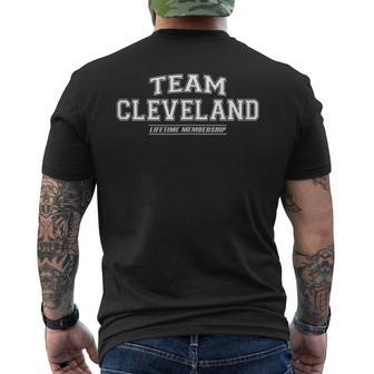 Team Cleveland Stolzer Familiennachname Nachname Geschenk T-Shirt mit Rückendruck - Geschenkecke