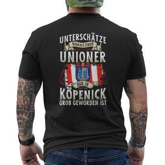 Unterschätze Niemals Einen Unioner Aus Köpenick Football Fans T-Shirt mit Rückendruck - Geschenkecke