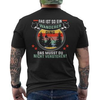 Wandern Das Ist So Ein Wanderer Ding Bergehen Bergsteiger T-Shirt mit Rückendruck - Geschenkecke