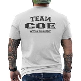 Damen Team Coe Stolzer Familiennachname Nachname Geschenk Mit-Ausschnitt T-Shirt mit Rückendruck - Geschenkecke