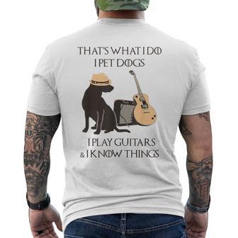 Das Ist Das Was Ich Mache Ich Hunde Spiele Ich Spiele Gitarren Und Ich Weiß Dinge T-Shirt mit Rückendruck - Geschenkecke