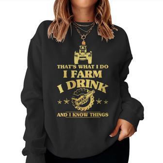 Damen Das Ist Was Ich Mache Farm Drink Beer Ich Weiß Dinge Mit-Ausschnitt Sweatshirt Frauen - Geschenkecke