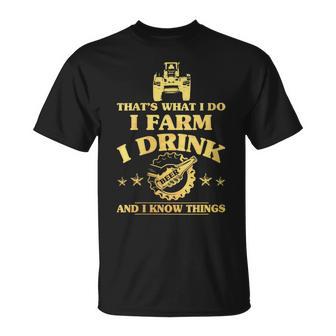 Damen Das Ist Was Ich Mache Farm Drink Beer Ich Weiß Dinge Mit-Ausschnitt T-Shirt - Geschenkecke