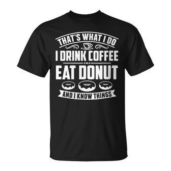 Damen Das Ist Was Ich Trinke Kaffee Esse Donuts Und Weiß Dinge Mit-Ausschnitt T-Shirt - Geschenkecke