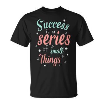 Success Ist Eine Reiheon Kleinen Dingen Motivierende Worte T-Shirt - Geschenkecke