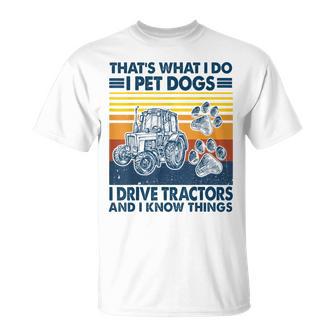 Das Ist Das Was Ich Mache Ich Hunde Haustiere Ich Fahrre Tractors Ich Weiß Dinge T-Shirt - Geschenkecke