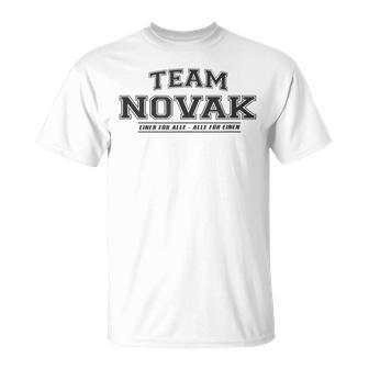 Team Novak Proud Family Last Name Gray T-Shirt - Geschenkecke