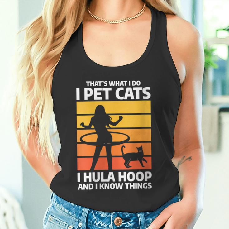 Damen Das Ist Was Ich Mache Ich Streichle Katzen I Hula Hoop Und Ich Weiß Dinge Mit-Ausschnitt Tank Top