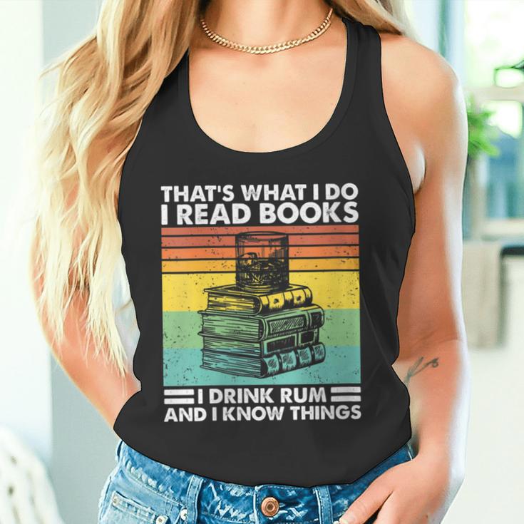 Damen Das Ist Was Ich Tue Ich Lese Buch Ich Trinke Rum & Ich Weiß Dinge Mit-Ausschnitt Tank Top