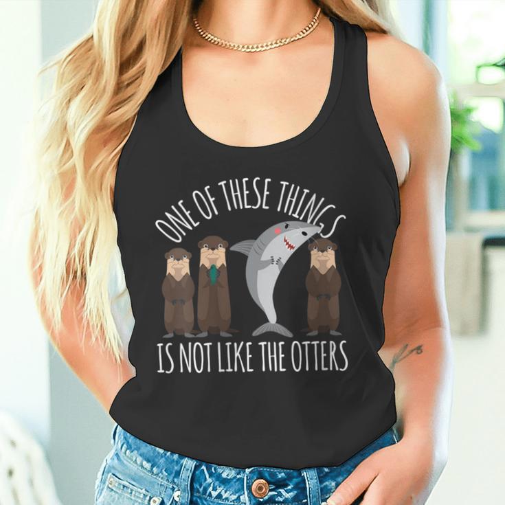 Damen Lustiger Hai Eines Dieser Dinge Ist Nicht Wie Die Otter Mit-Ausschnitt Tank Top