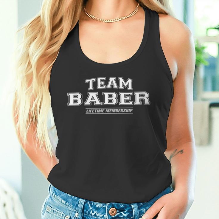 Damen Team Baber Stolzer Familiennachname Nachname Geschenk Mit-Ausschnitt Tank Top