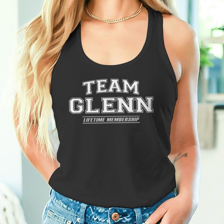 Damen Team Glenn Stolzer Familienname Nachname Geschenk Mit-Ausschnitt Tank Top