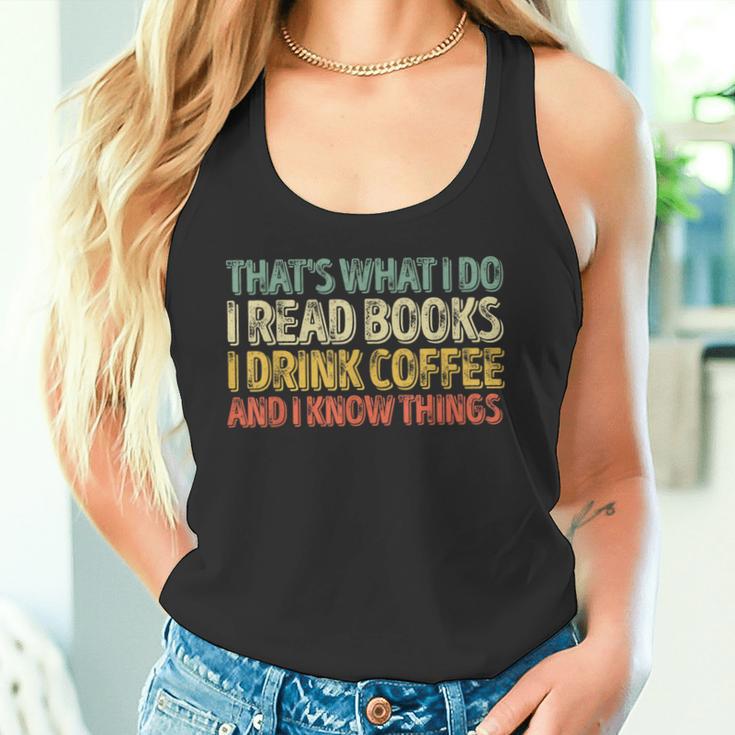 Das Ist Was Ich Mache Ich Lese Büches Ich Trinke Kaffee Ich Weiß Dinge S Tank Top