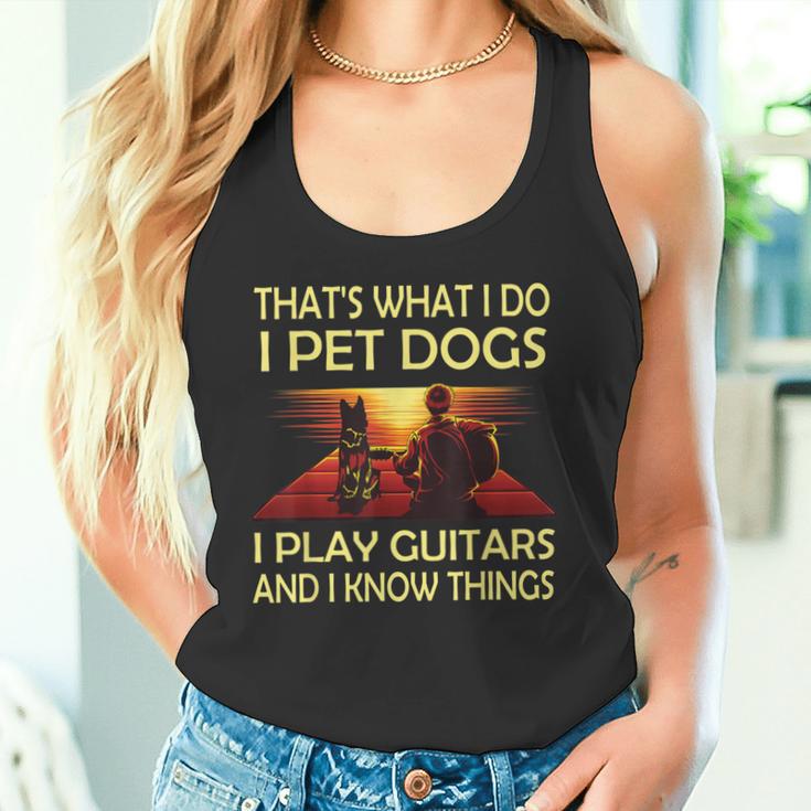 Das Ist Was Ich Mache Ich Pet Dogs Ich Spielen Gitarren Und Ich Weiß Dinge Tank Top