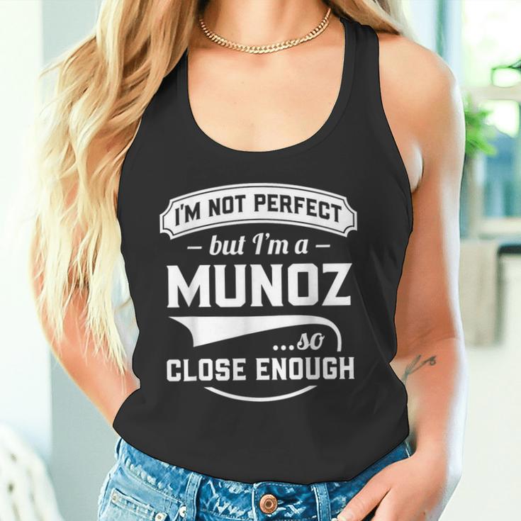 Ich Bin Nicht Perfekt Aber Ich Bin Ein Munoz So Nah Genug Nachname Tank Top