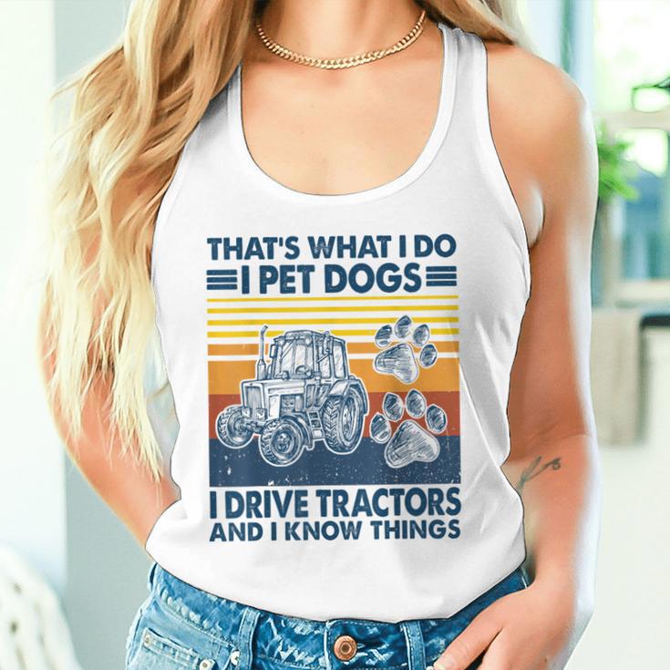 Das Ist Das Was Ich Mache Ich Hunde Haustiere Ich Fahrre Tractors Ich Weiß Dinge Tank Top