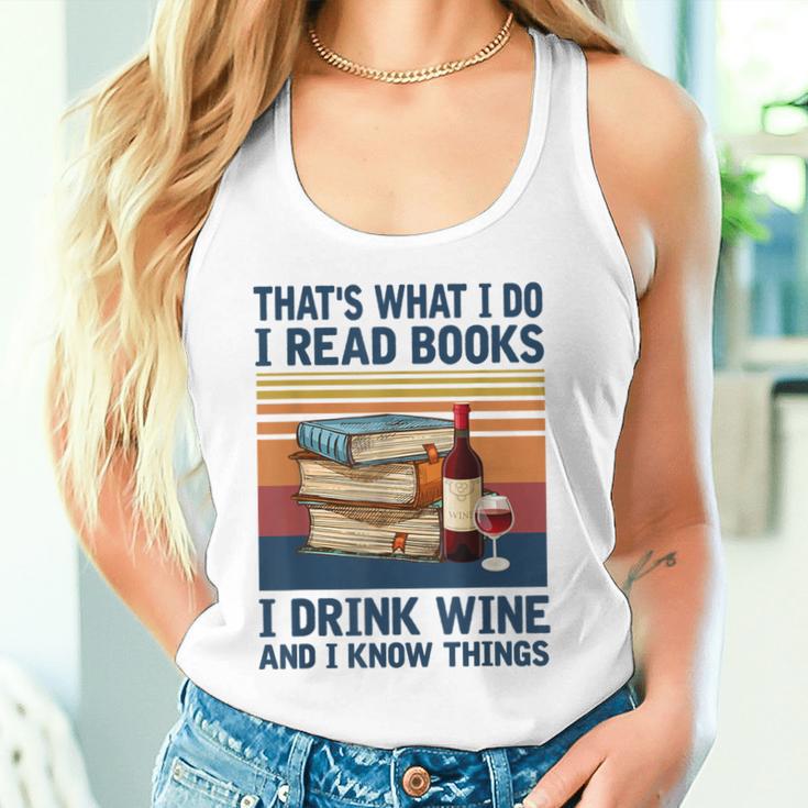 Das Ist Was Ich Tue Ich Lese Bücher Ich Trinke Wein Und Ich Weiß Dinge Gray Tank Top