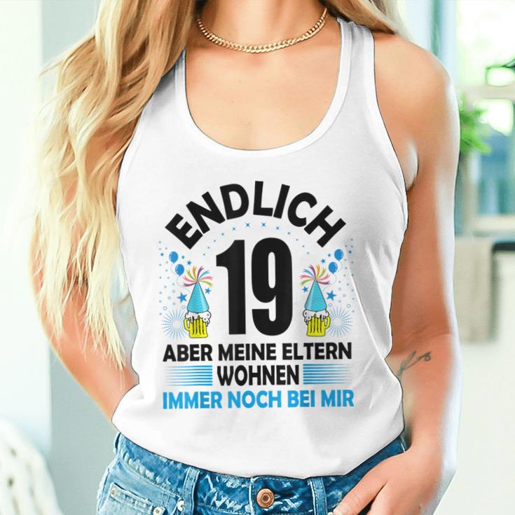 Endlich 19 Aber Meine Eltern Wohnen Noch Bei Mir Tank Top